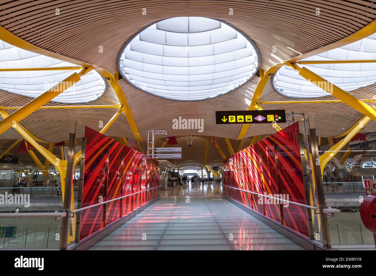 Adolfo Suárez Madrid-barajas Airport Terminal T4, progettato dagli architetti Antonio Lamela e Richard Rogers Foto Stock