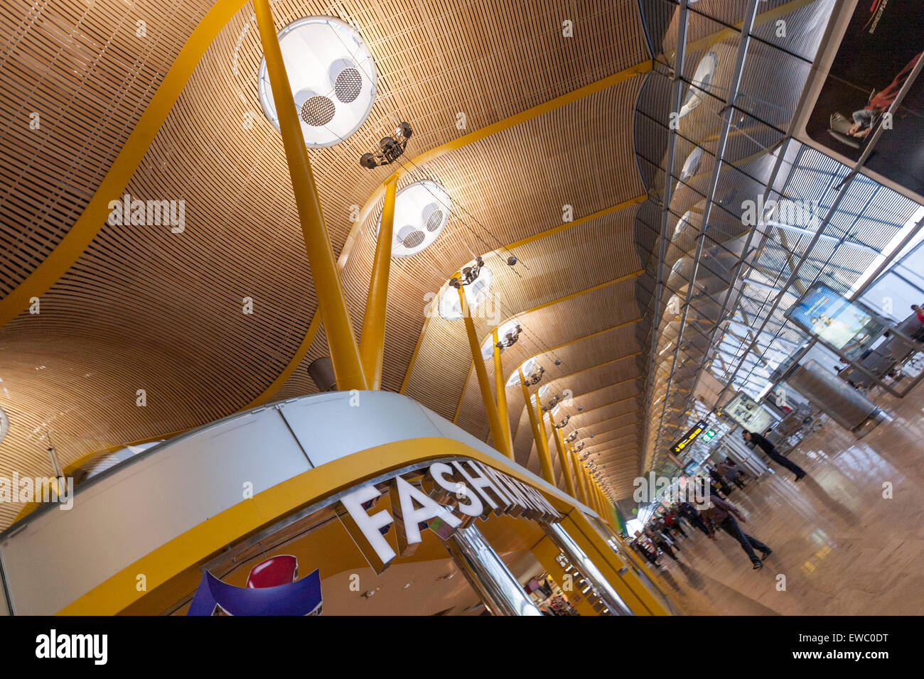 Adolfo Suárez Madrid-barajas Airport Terminal T4, progettato dagli architetti Antonio Lamela e Richard Rogers Foto Stock