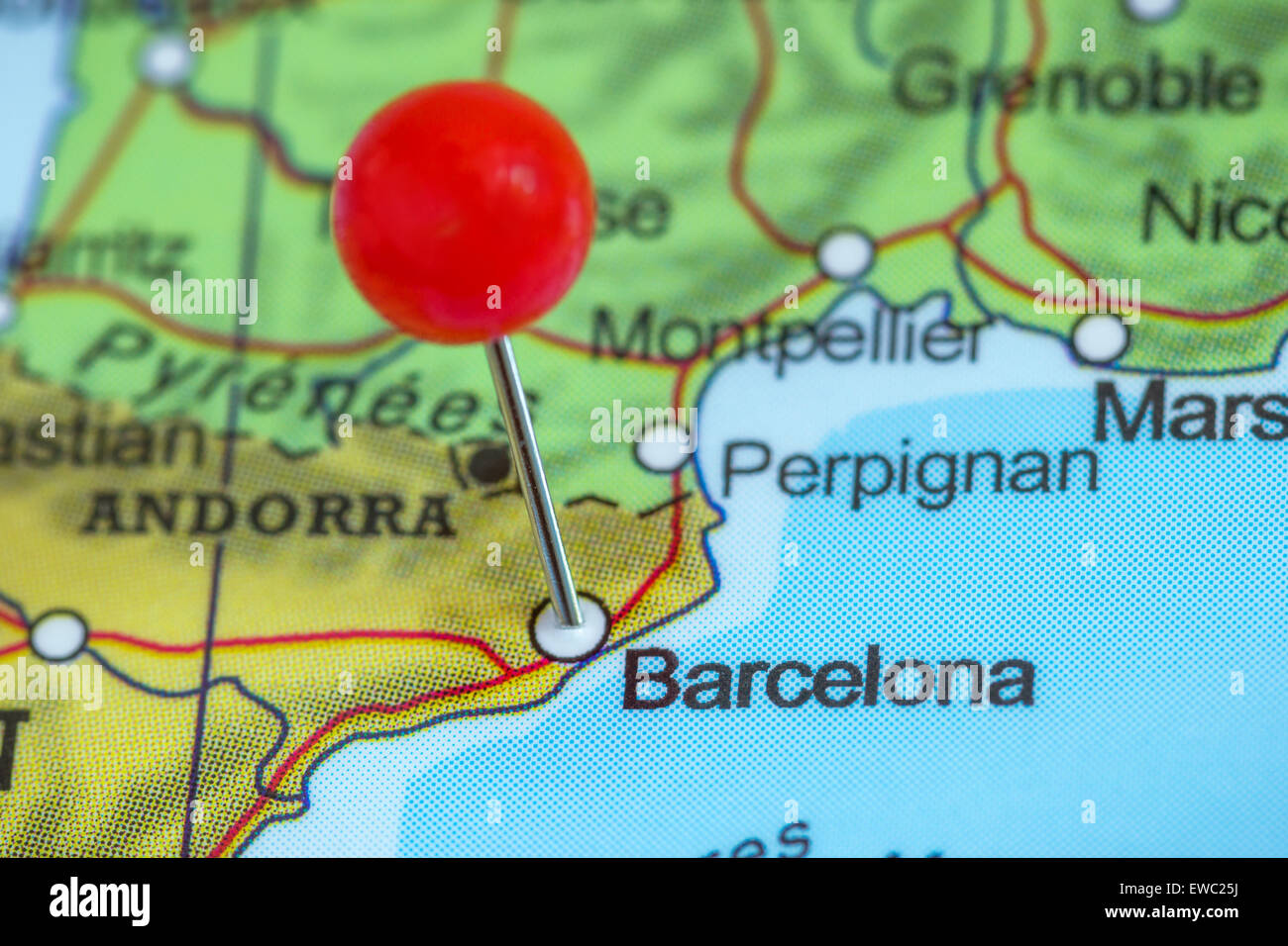 Close-up di una puntina rossa su una mappa di Barcellona, Spagna Foto Stock