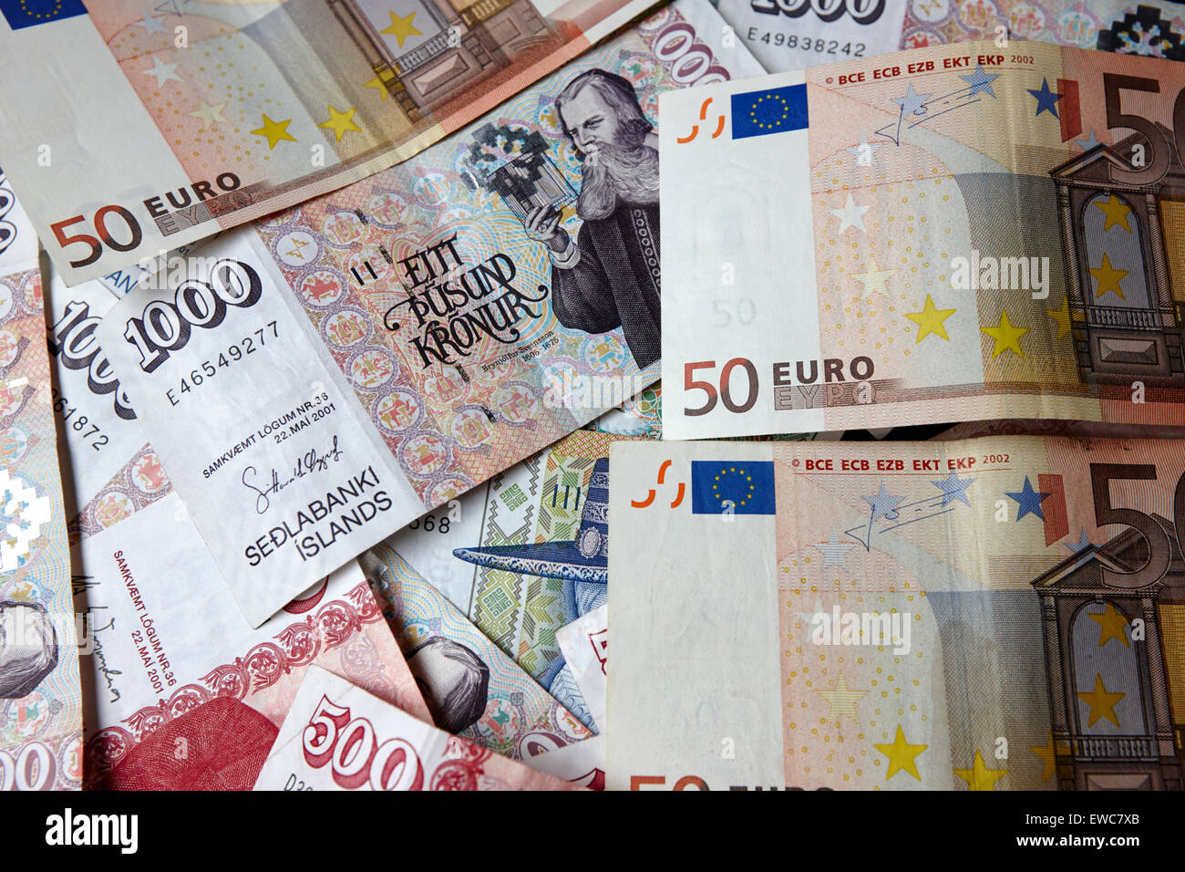 Kronur islandese valuta con le banconote in euro Foto Stock