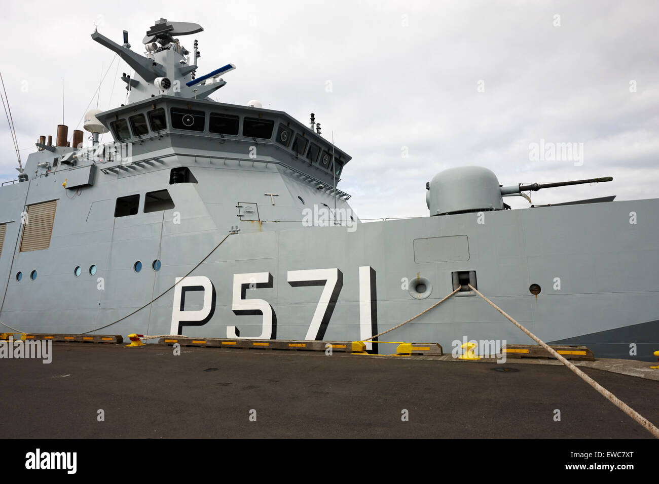 HDMS Ejnar Mikkelsen P571 royal danish navy nave pattuglia con 76mm pistola anteriore Reykjavik Islanda Foto Stock