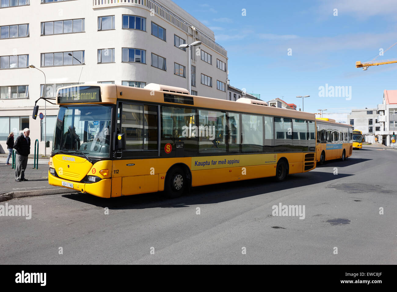 Reykjavik giallo trasporto locale bus Islanda Foto Stock