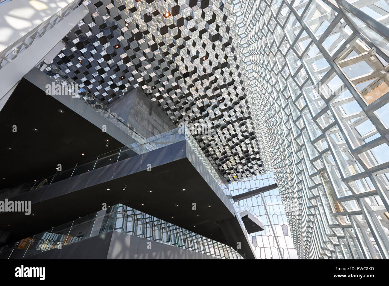 Interno di Harpa concert hall e il centro conferenze Reykjavik Islanda Foto Stock