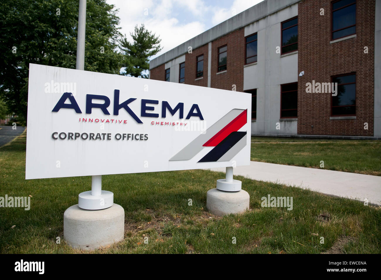 Un segno del logo al di fuori di una struttura occupata da Arkema S.A., in King of Prussia, in Pennsylvania. Foto Stock