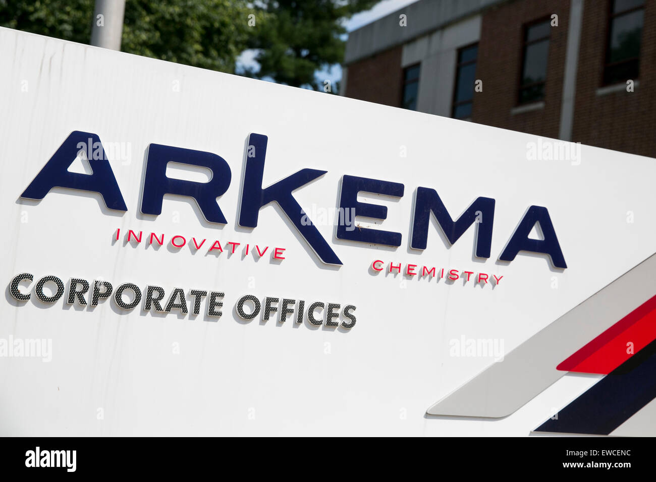 Un segno del logo al di fuori di una struttura occupata da Arkema S.A., in King of Prussia, in Pennsylvania. Foto Stock