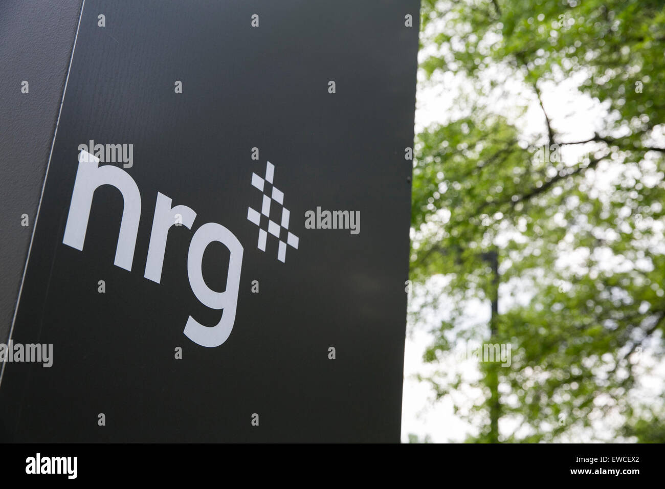 Un logo segno al di fuori della sede di NRG Energy Inc., a Princeton, New Jersey. Foto Stock