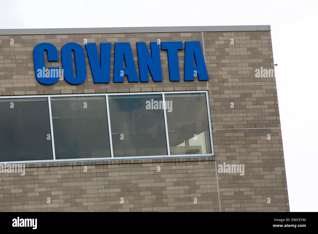 Un logo segno al di fuori della sede di Covanta in Morristown, New Jersey. Foto Stock