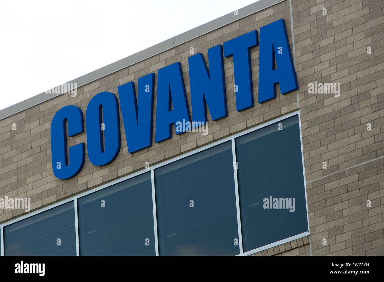 Un logo segno al di fuori della sede di Covanta in Morristown, New Jersey. Foto Stock