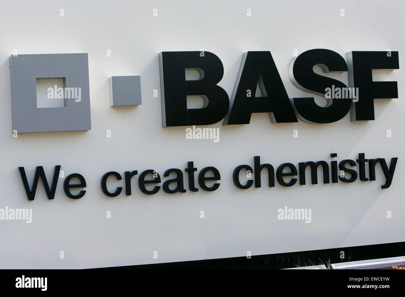 Un segno del logo al di fuori di una struttura occupata da BASF in Florham Park, New Jersey. Foto Stock