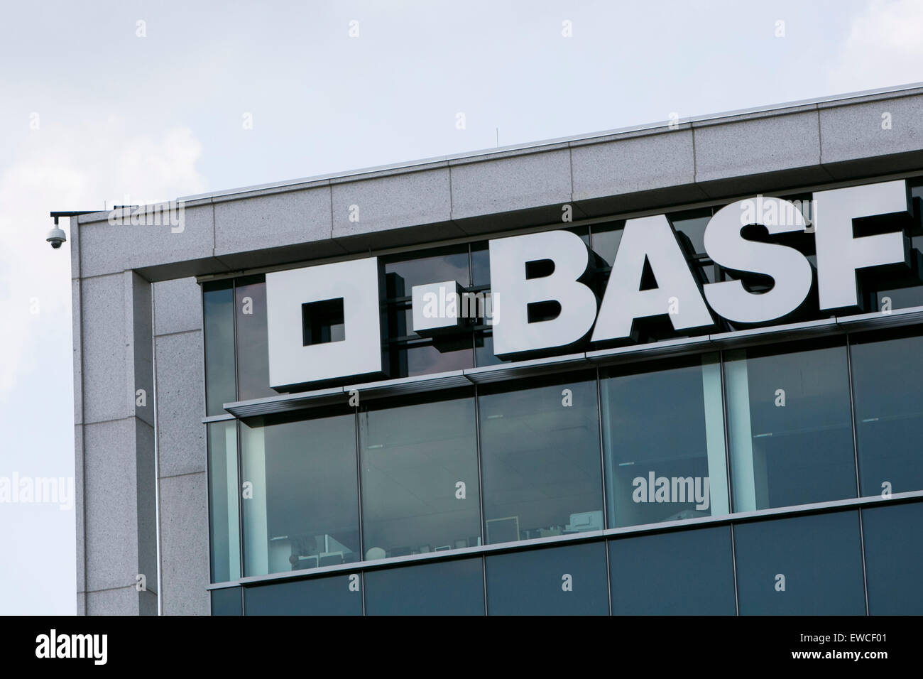 Un segno del logo al di fuori di una struttura occupata da BASF in Florham Park, New Jersey. Foto Stock