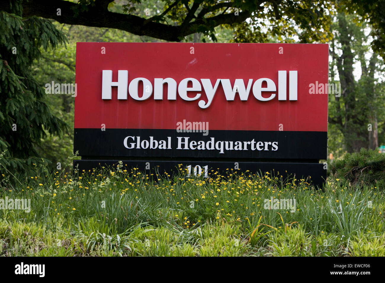 Un logo segno al di fuori della sede di Honeywell International Inc., in Morris Township, New Jersey. Foto Stock
