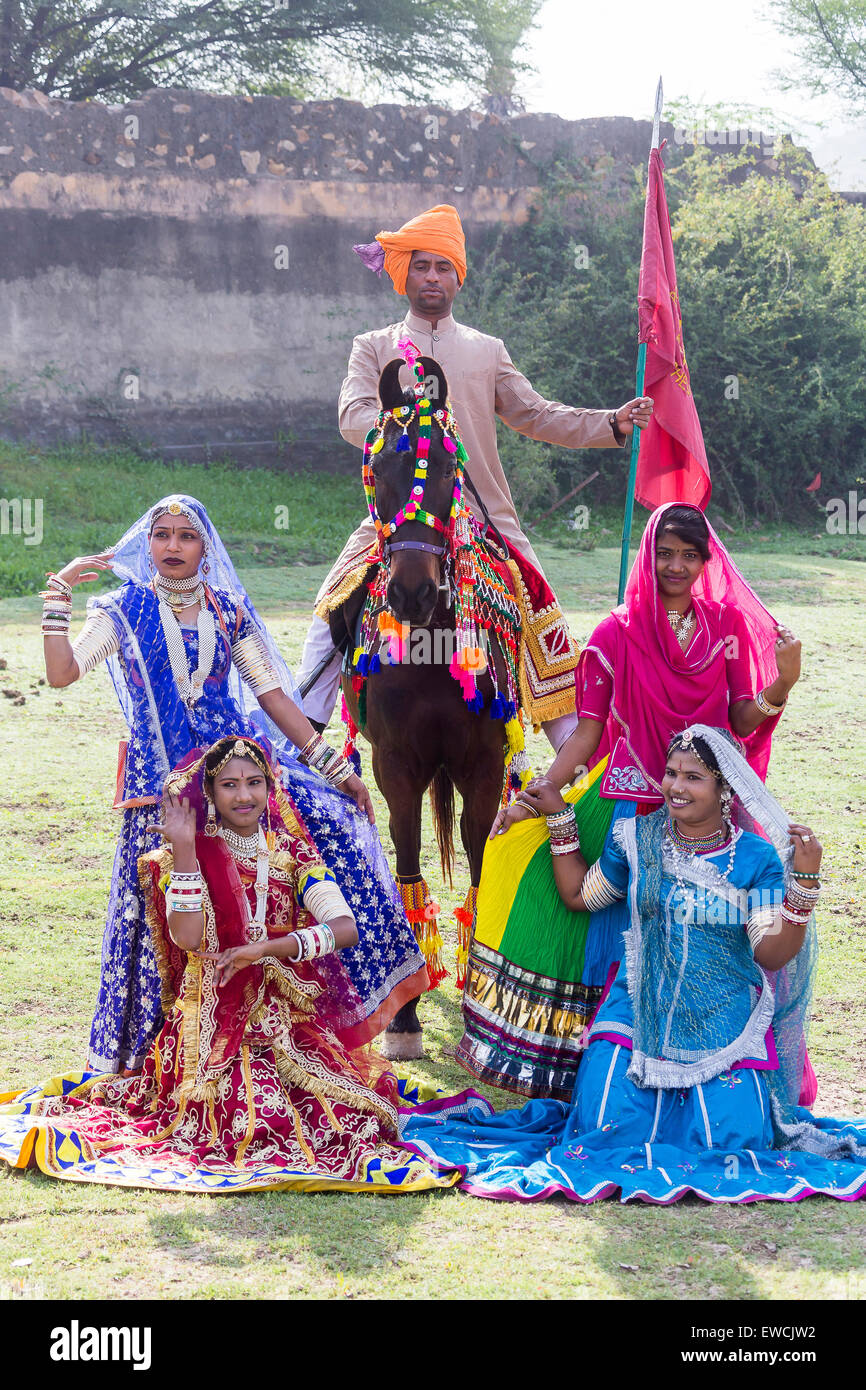 Il gruppo folk con cavallo Marwari, Rajasthan, India Foto Stock