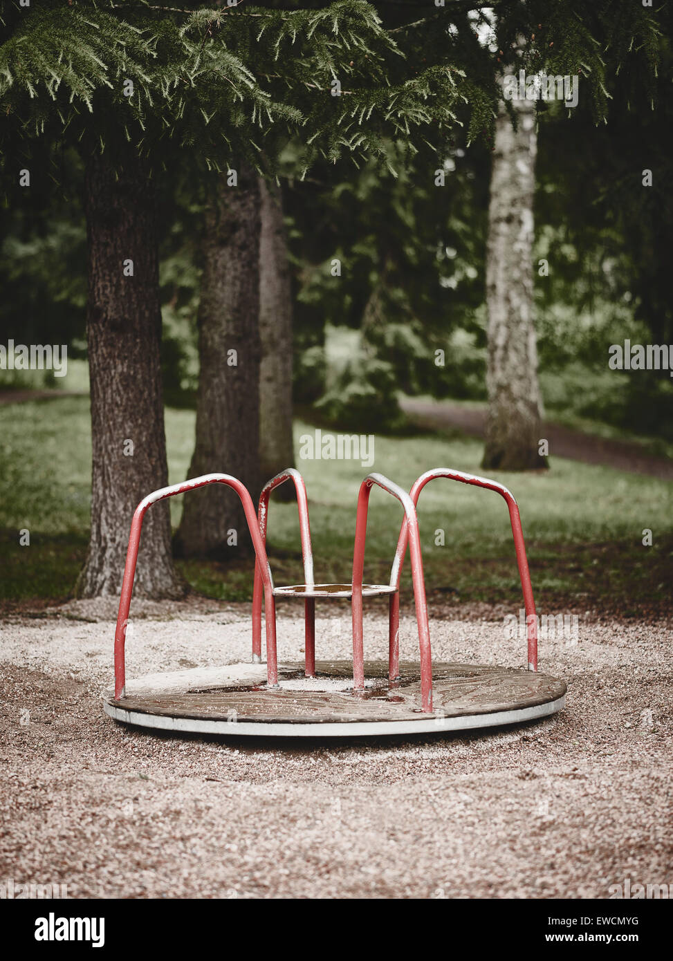 Svuotare i bambini la rotonda nel parco giochi, sinistre sentire, croce immagine elaborata Foto Stock