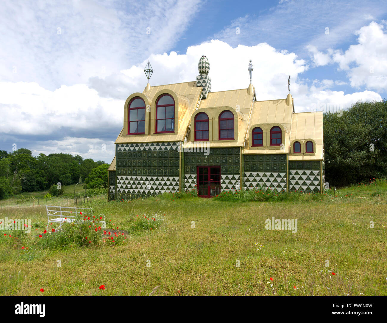 Cottage di vacanza fantasy in Wrabness che si affaccia sul fiume Stour progettato da Grayson Perry e FAT architettura. Uno degli 8 corretti Foto Stock