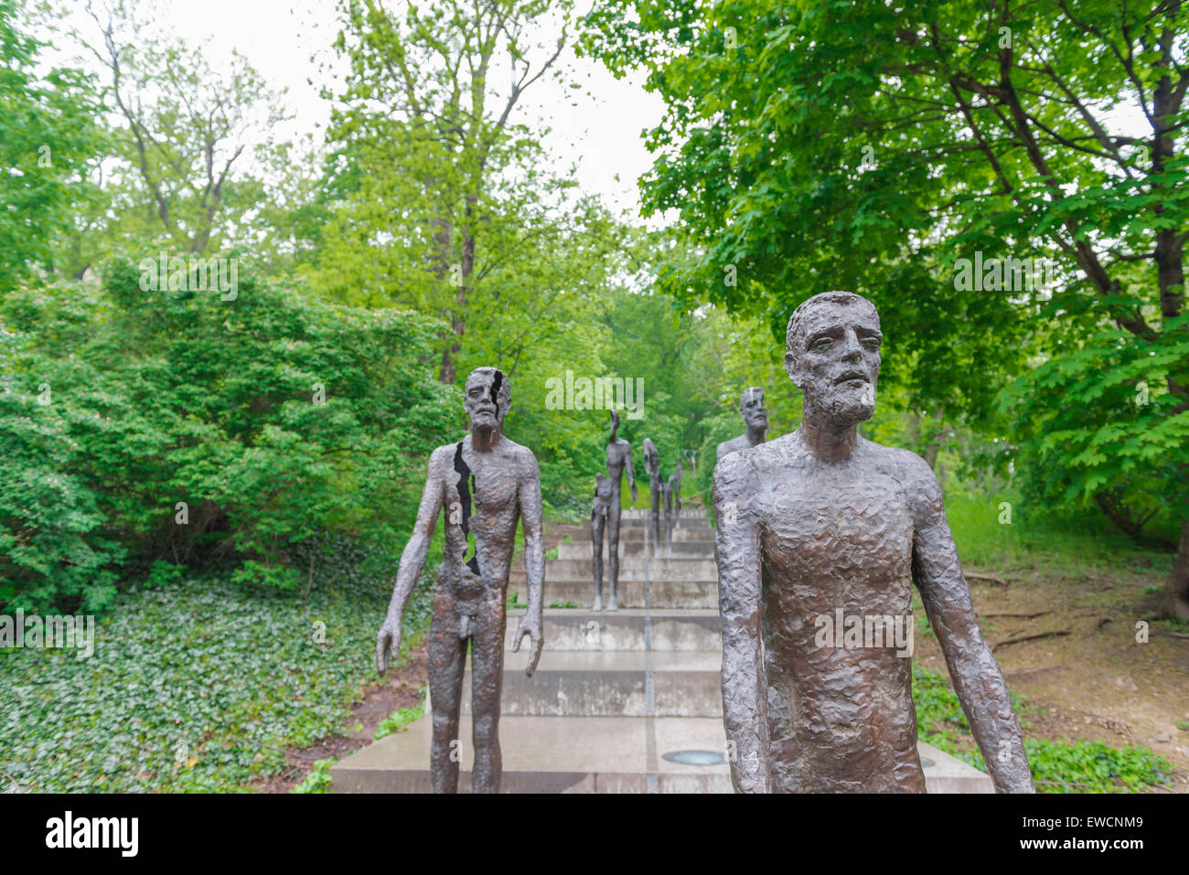 Prague Petrin Hill, vista di sculture del monumento alla sofferenza del popolo ceco sotto il regime comunista da Olbram Zoubek, parco Petrin, Praga Foto Stock