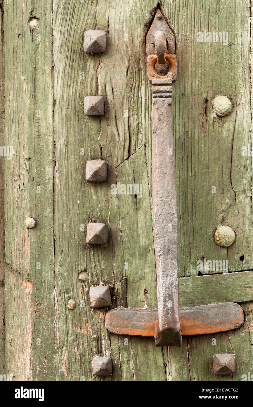 Dettaglio di una vecchia porta e medievale Foto Stock