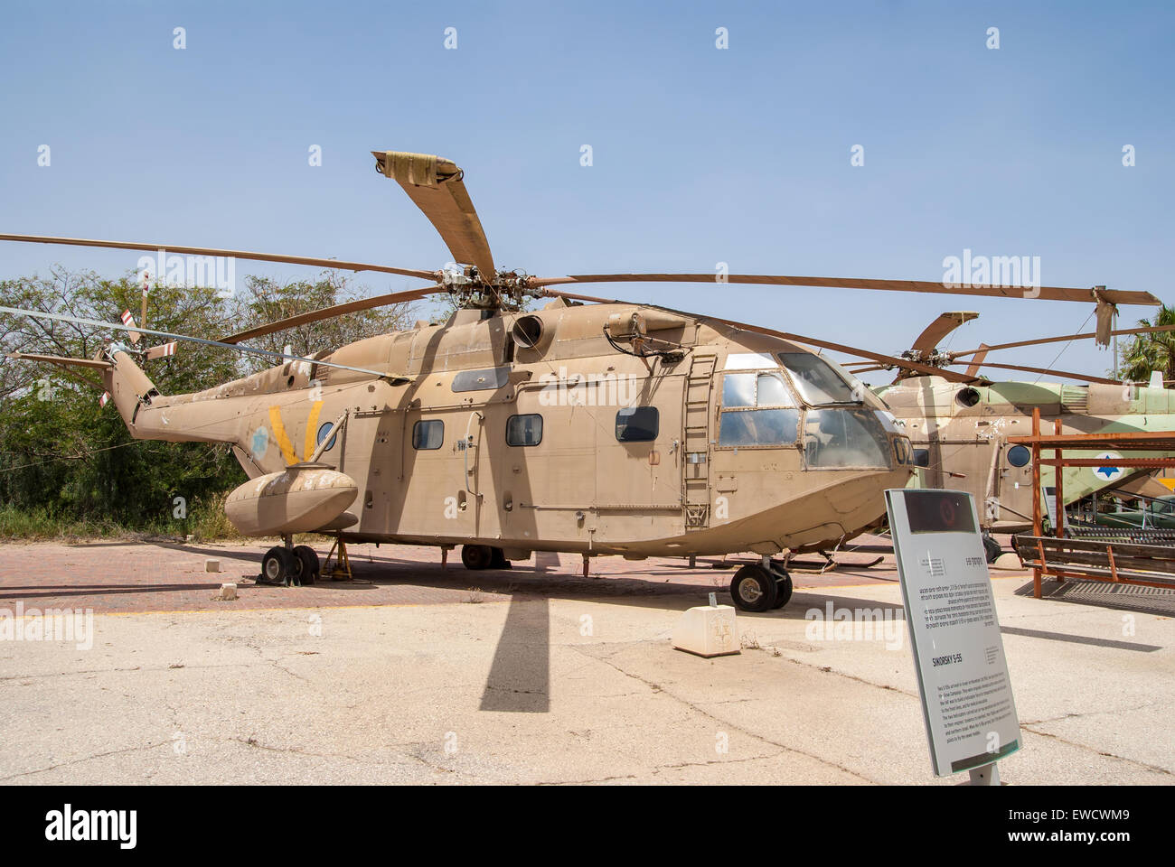 HATZERIM, Israele - 27 Aprile 2015: forza aerea israeliana Sikorsky CH-53 elicottero da trasporto sul display nella forza aerea israeliana Mus Foto Stock