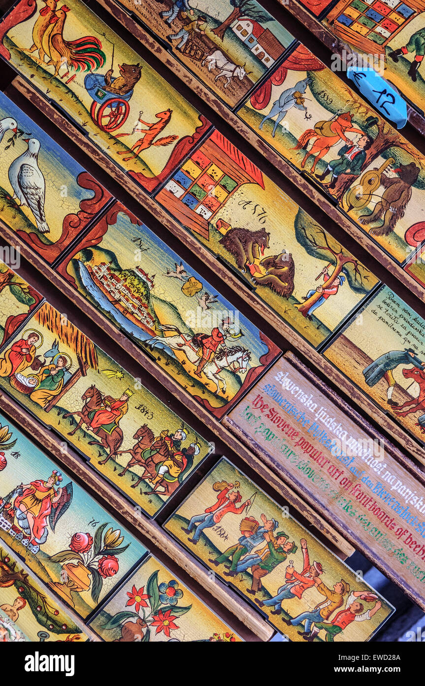 Tradizionali sloveni alveare dipinte di pannelli per la vendita. Lubiana. La Slovenia Foto Stock