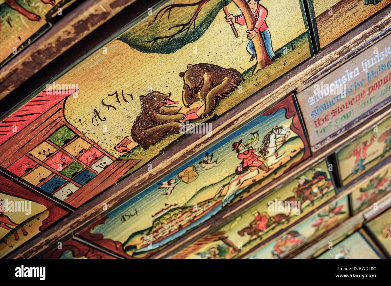 Tradizionali sloveni alveare dipinte di pannelli per la vendita. Lubiana. La Slovenia Foto Stock