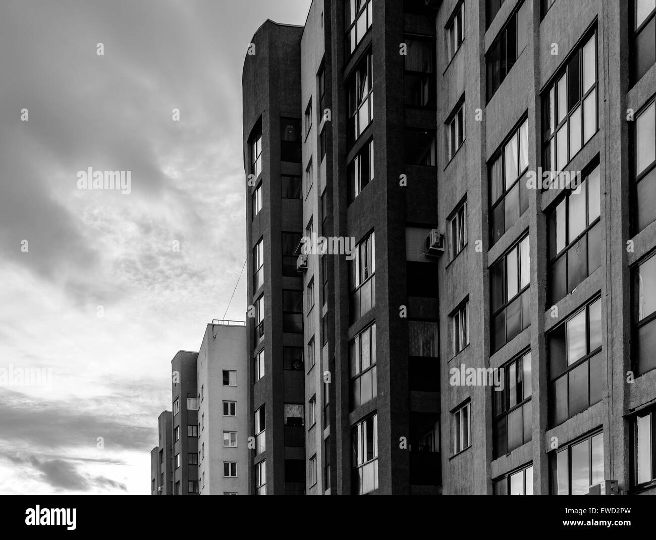 La Russia russo architettura appartamento balcone edificio a blocco città condominio condominio condomini costruito develo costruzione Foto Stock