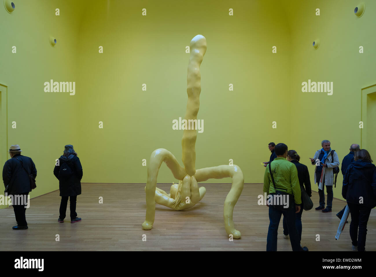 Padiglione della Gran Bretagna al 2015 Biennale di Venezia. La Gran Bretagna. "Io grido DADDIO' dall'artista Sarah Lucas. Foto Stock