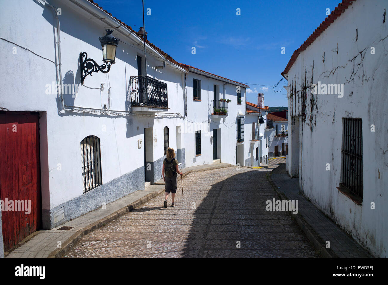 Un villaggio street a Los Marines, Sierra Morena, provincia di Huelva, Andalusia, Spagna Foto Stock