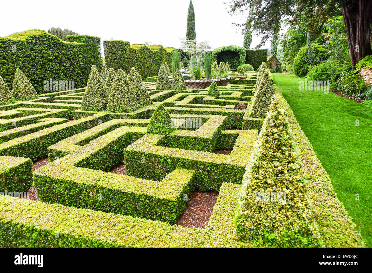 I giardini di Bourton House Bourton sulla collina Glousestershire England Regno Unito Foto Stock