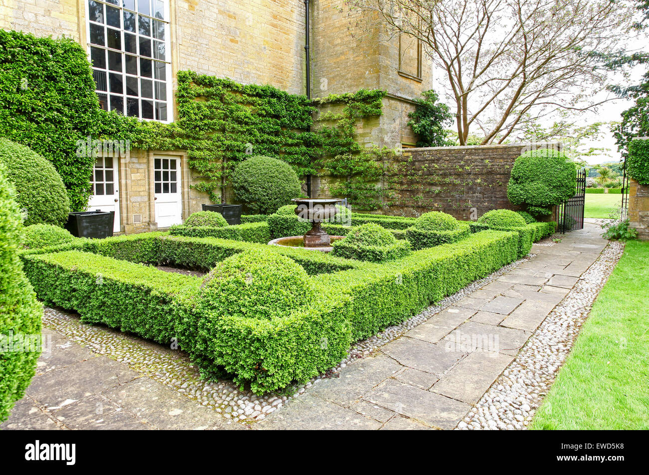 I giardini di Bourton House Bourton sulla collina Glousestershire England Regno Unito Foto Stock