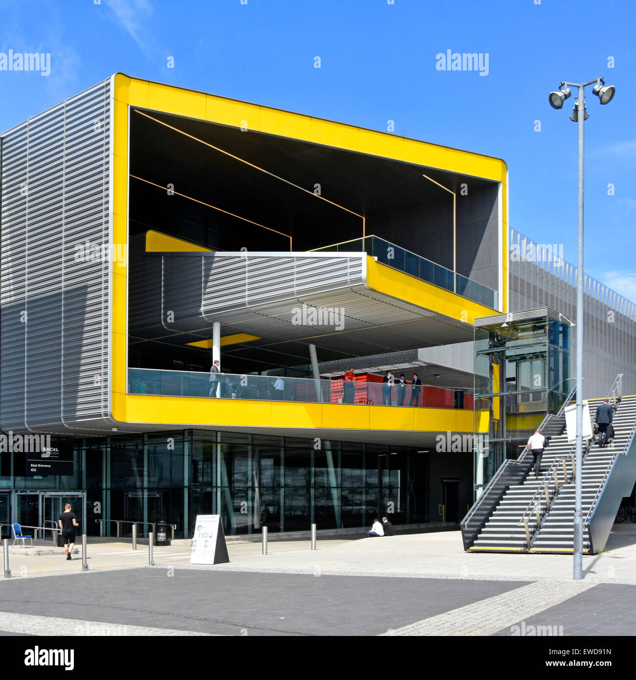 Sala Esposizioni pubbliche orientale le aree d'ingresso per il London Excel exhibition complex & International Convention Centre in Docklands di Londra Inghilterra REGNO UNITO Foto Stock