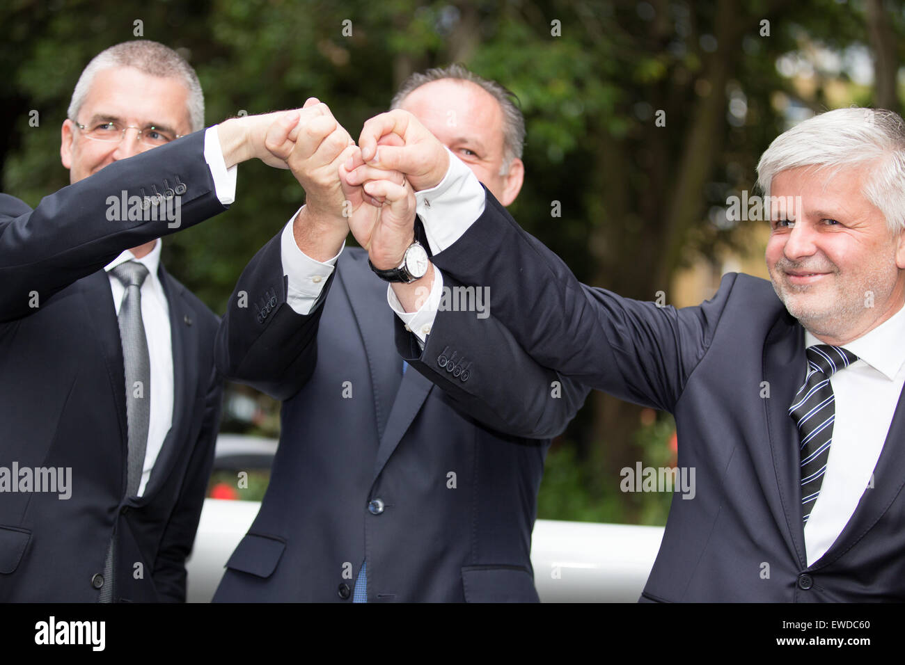 Londra, Regno Unito. Il 22 giugno, 2015. Gazzetta Londra Visita di Andrej Kiska, Presidente della Repubblica slovacca e la presentazione di AeroMobil 3.0 da Juraj Vaculík e Štefan Klein, Ambasciata della Repubblica slovacca a Londra Credito: Lucia Hrda/Alamy Live News Foto Stock