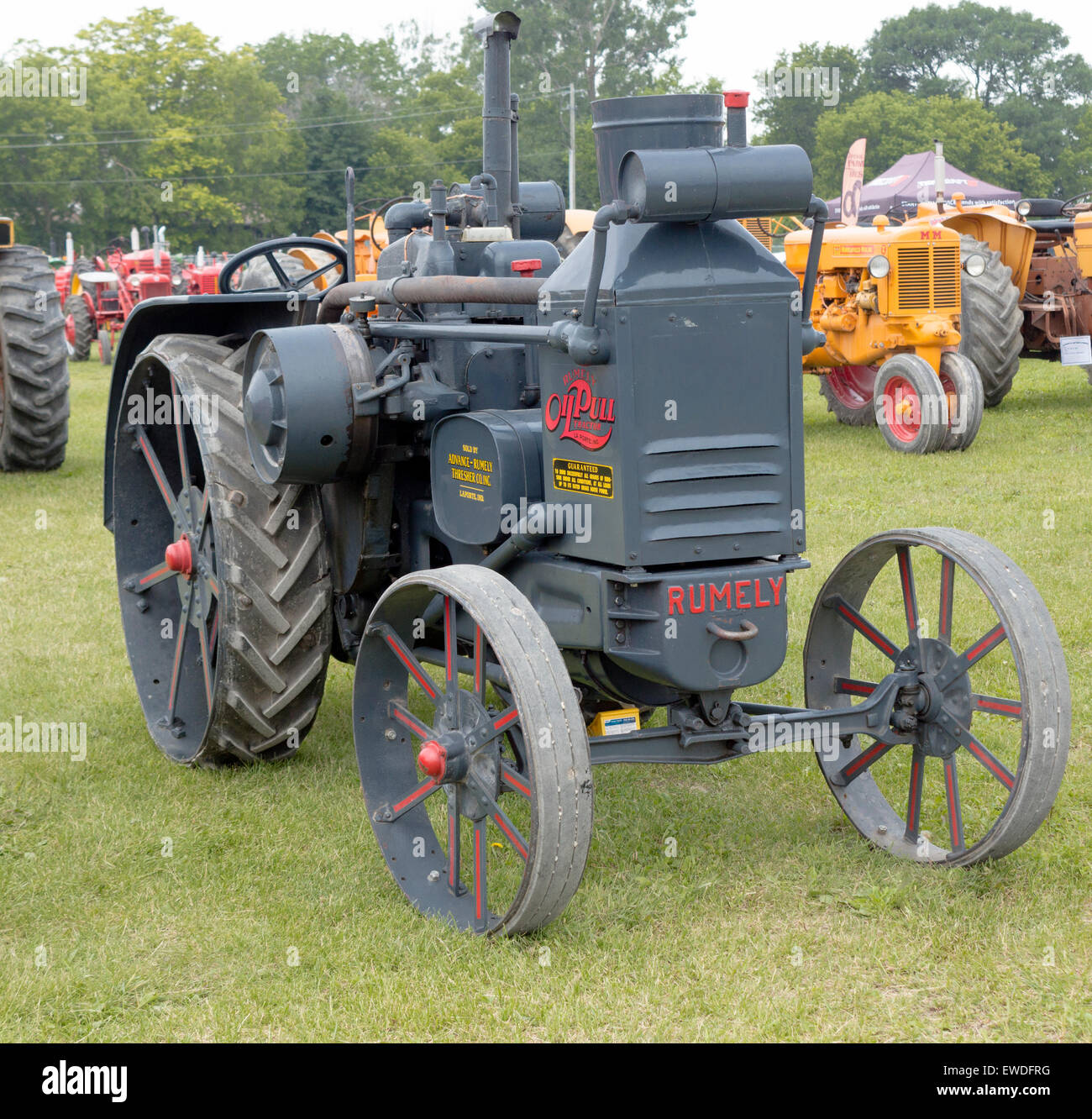 1928 olio Rumely tirare il trattore a potenza antichi mostrano in Lindsay, Ontario Foto Stock