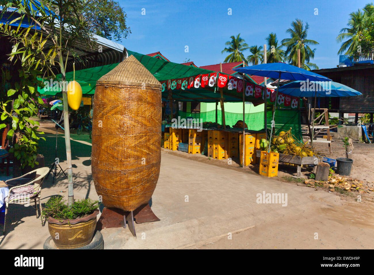 Il villaggio di fatto KHONE su DONE KHONE ISLAND in 4 mila isole area del fiume Mekong - Southern, LAOS Foto Stock