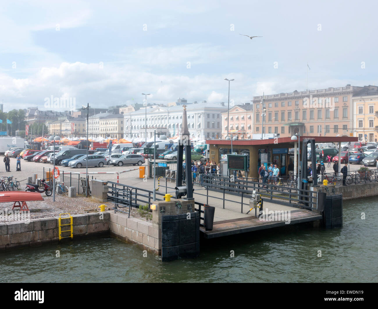 A Helsinki dal mare con la nebbia di mare e di sole Foto Stock