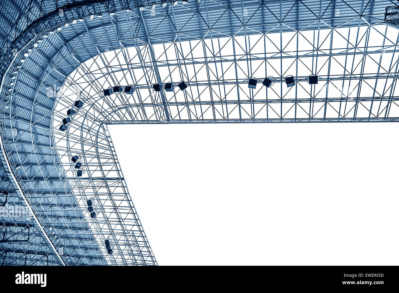 La costruzione del tetto dello stadio. Foto Stock