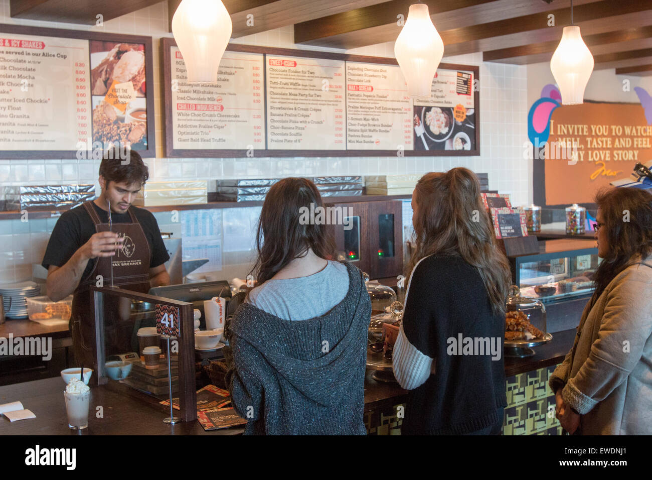 Max Brenner negozio di cioccolato cafe a Kingston Riqualificazione del waterfront sul foreshore, Canberra,atto,l'Australia Foto Stock