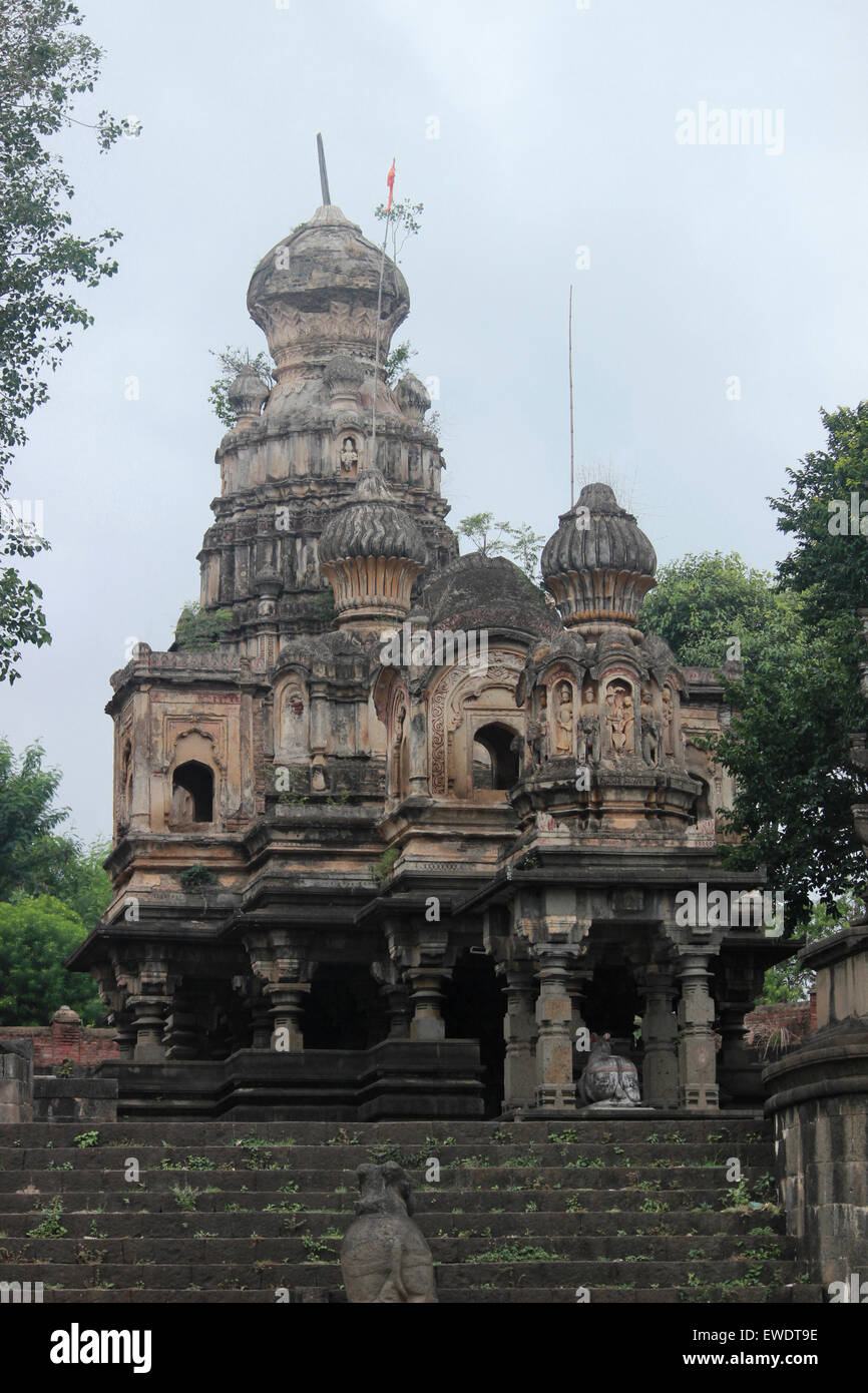 Vista di Dakshin Kashi Mandir. Mahuli Sangam. Satara. Maharashtra. India Foto Stock