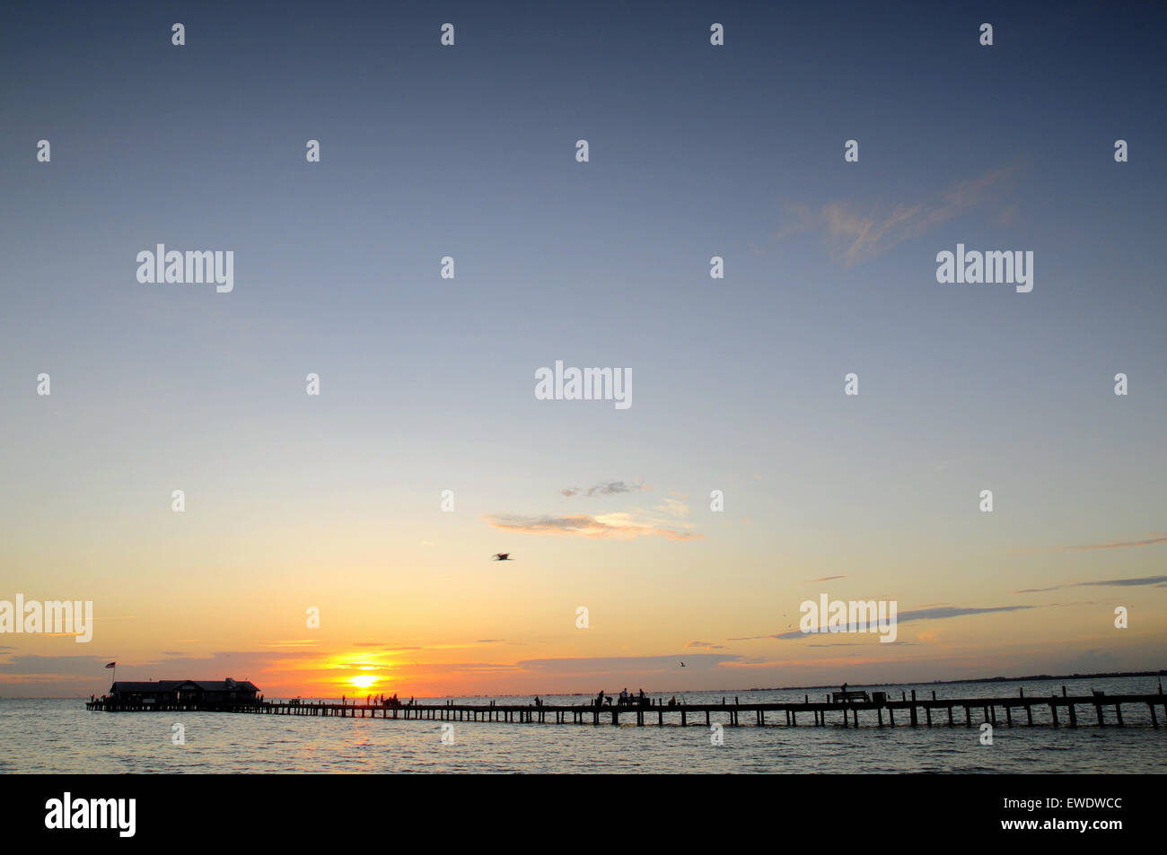 Anna Maria Island, Florida, Stati Uniti. 24th giugno 2015. Un inizio glorioso al giorno dopo le tempeste notturne. Meno umido con una leggera brezza. Temperatura attualmente 78 gradi F ma che si riscalda rapidamente come il sole aumenta Foto Stock