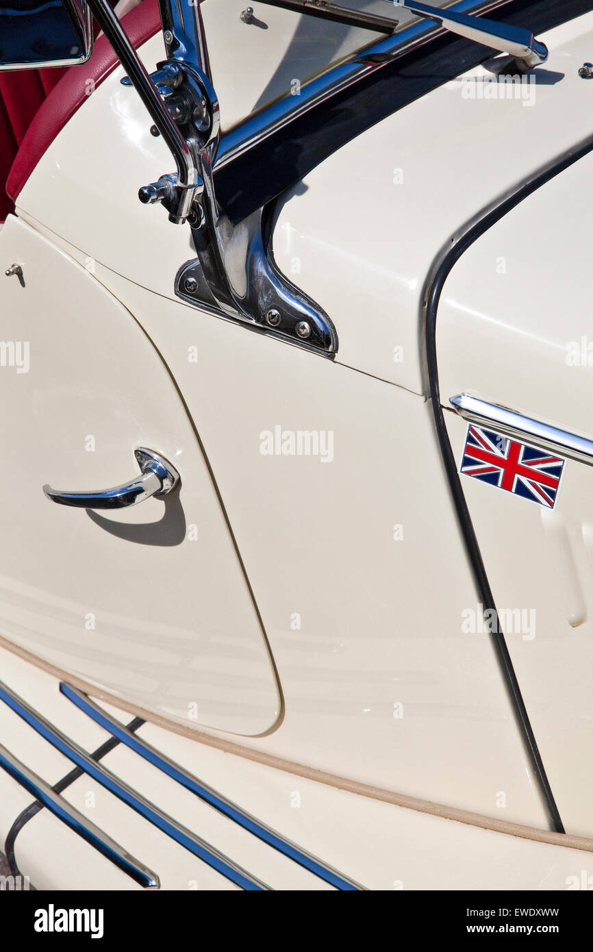 Dettaglio della MG TF 1500 in inglese antico bianco rosso con interni in pelle Foto Stock