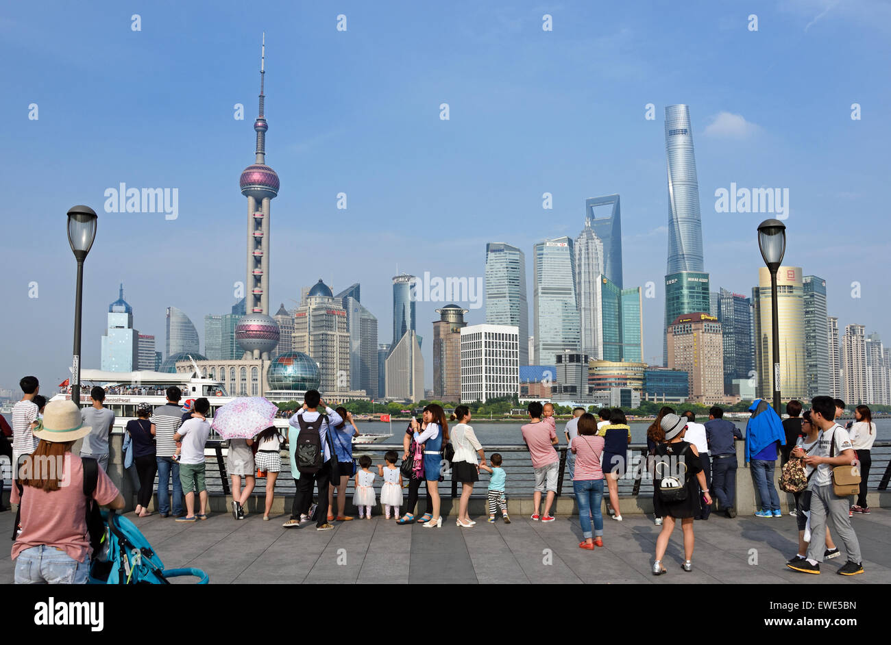 Shanghai Pudong skyline della città( dal Bund ) Oriental Pearl TV Tower, la Torre Jin Mao, Fiume Huangpu Cina Foto Stock