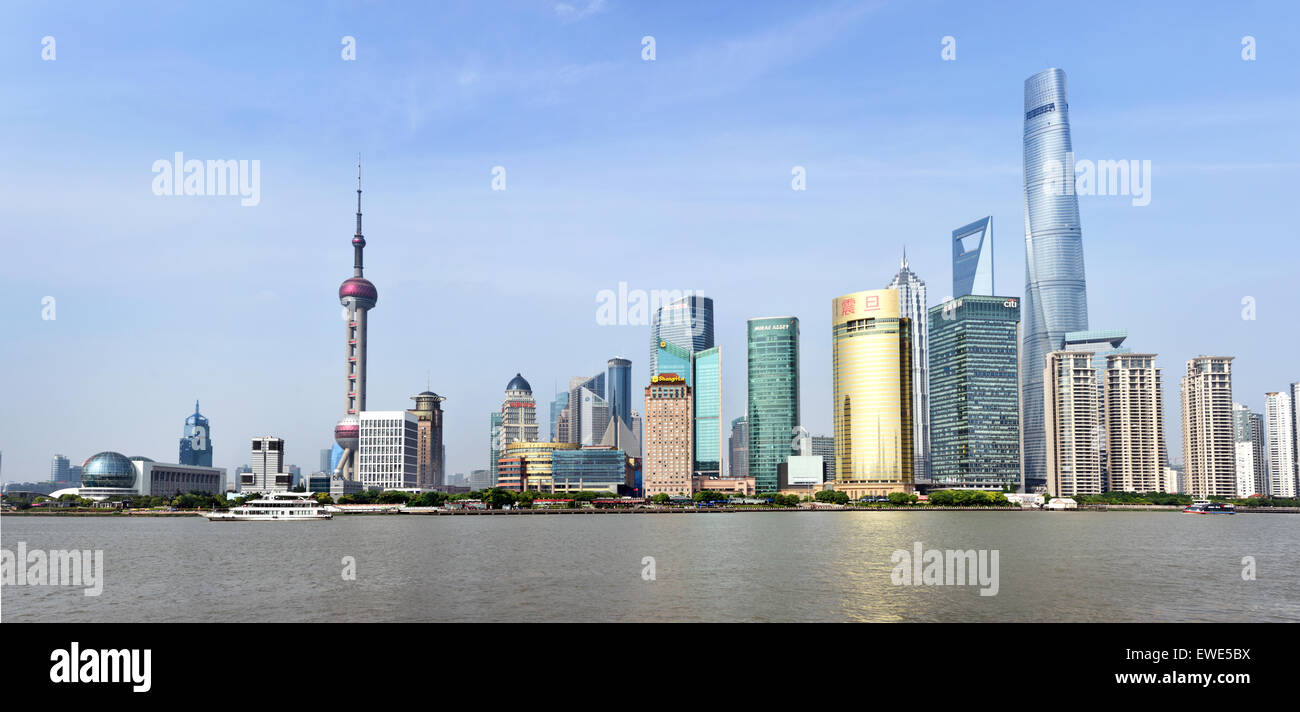 Shanghai Pudong skyline della città Oriental Pearl TV Tower, la Torre Jin Mao, il World Financial Center, il fiume Huangpu Cina Foto Stock