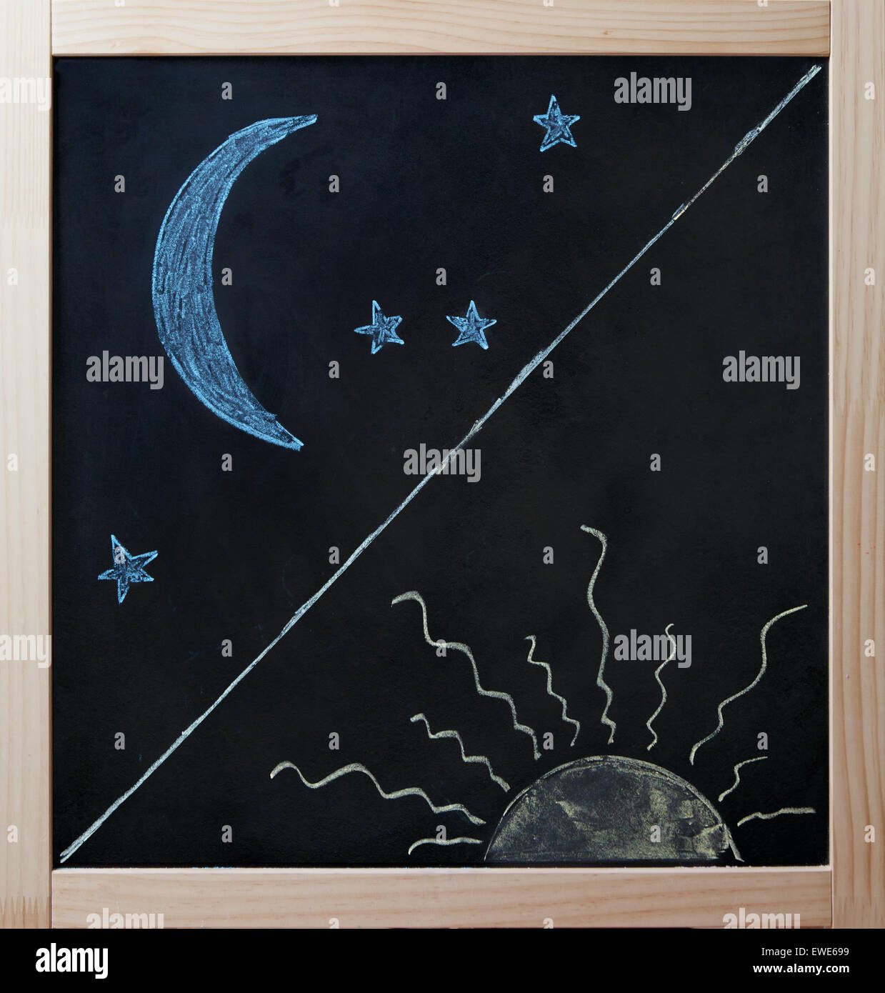 Giorno e notte opposti concetto sulla lavagna. Foto Stock