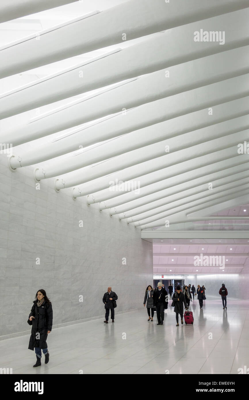 New York City, New York NYC, Manhattan, Lower, quartiere finanziario, World Trade Center, tunnel pedonale, PERCORSO stazione ferroviaria, design, Santiago Calat Foto Stock