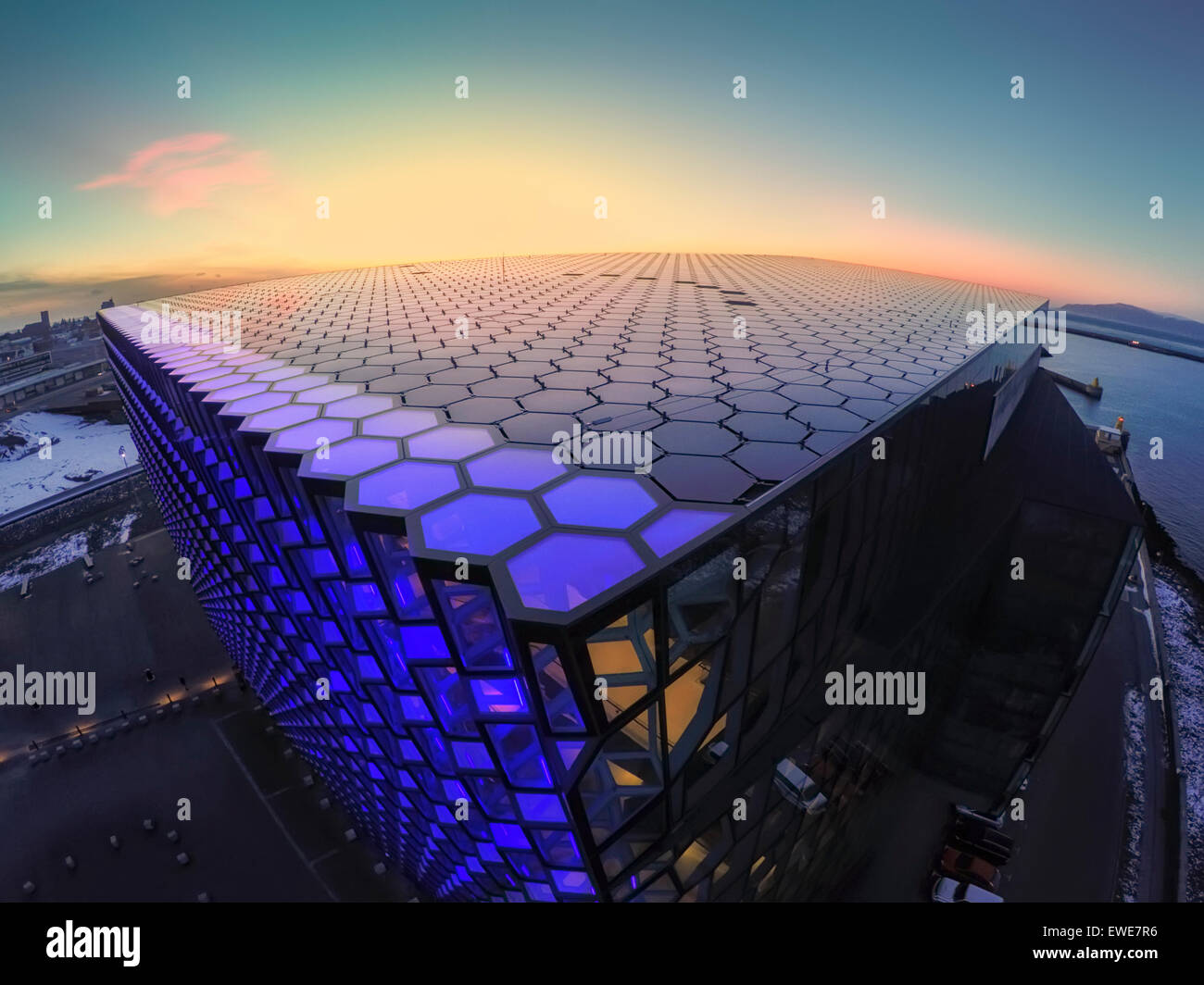 Concerto di Harpa e Convention Center, Reykjavik, Islanda Immagine ripresa con un drone Foto Stock Concerto di Harpa e Convention Center, Reykjavik, Islanda Immagine ripresa con un drone Foto Stock