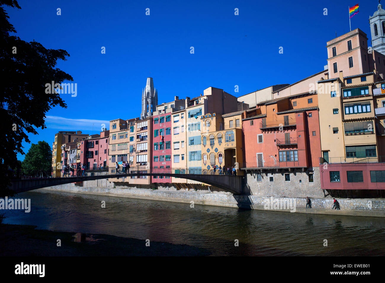 Gli edifici lungo il fiume Onyar, Girona, Catalogna, Spagna Foto Stock