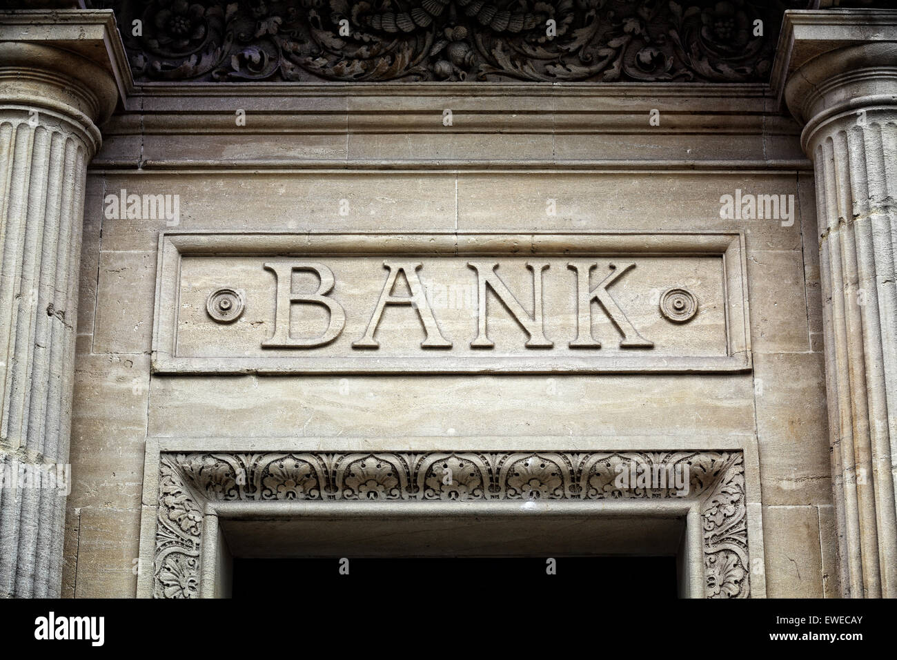 Segno della banca sulla costruzione Foto Stock