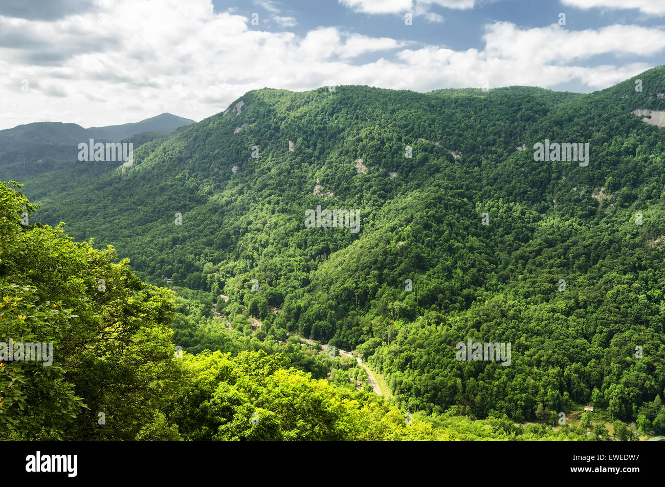Si affacciano dalla ciminiera rock mountain, North Carolina, Stati Uniti Foto Stock
