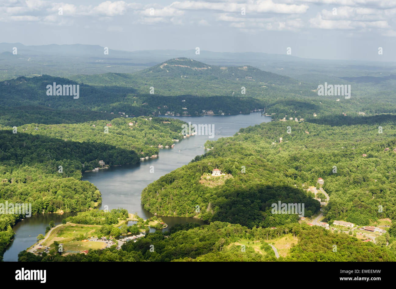Si affacciano dalla ciminiera rock mountain, North Carolina, Stati Uniti Foto Stock