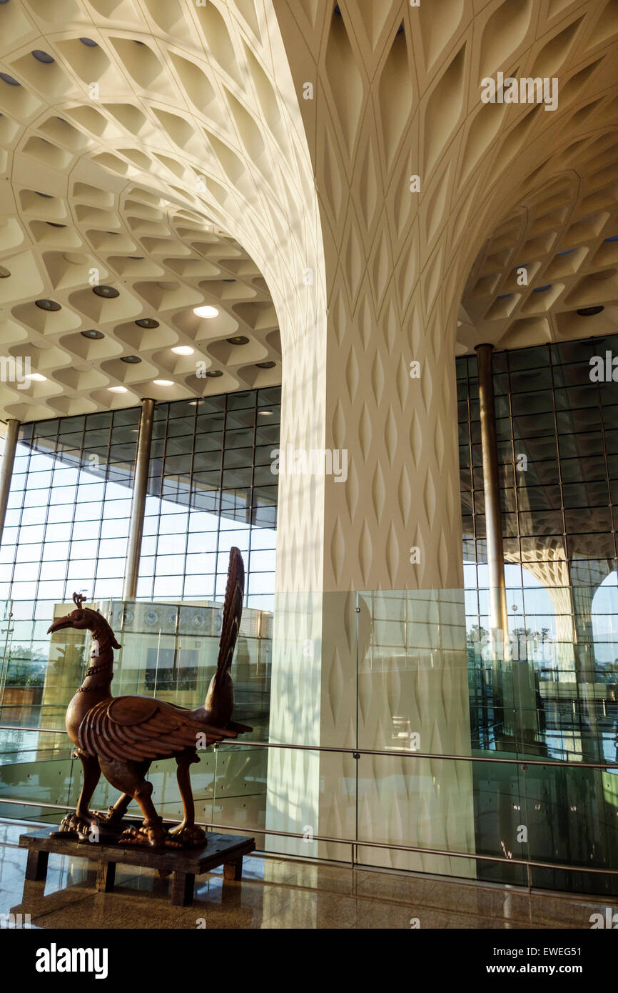 Mumbai India,Chhatrapati Shivaji International Airport,column,design,terminal,scultura,uccello,architettura India150303089 Foto Stock