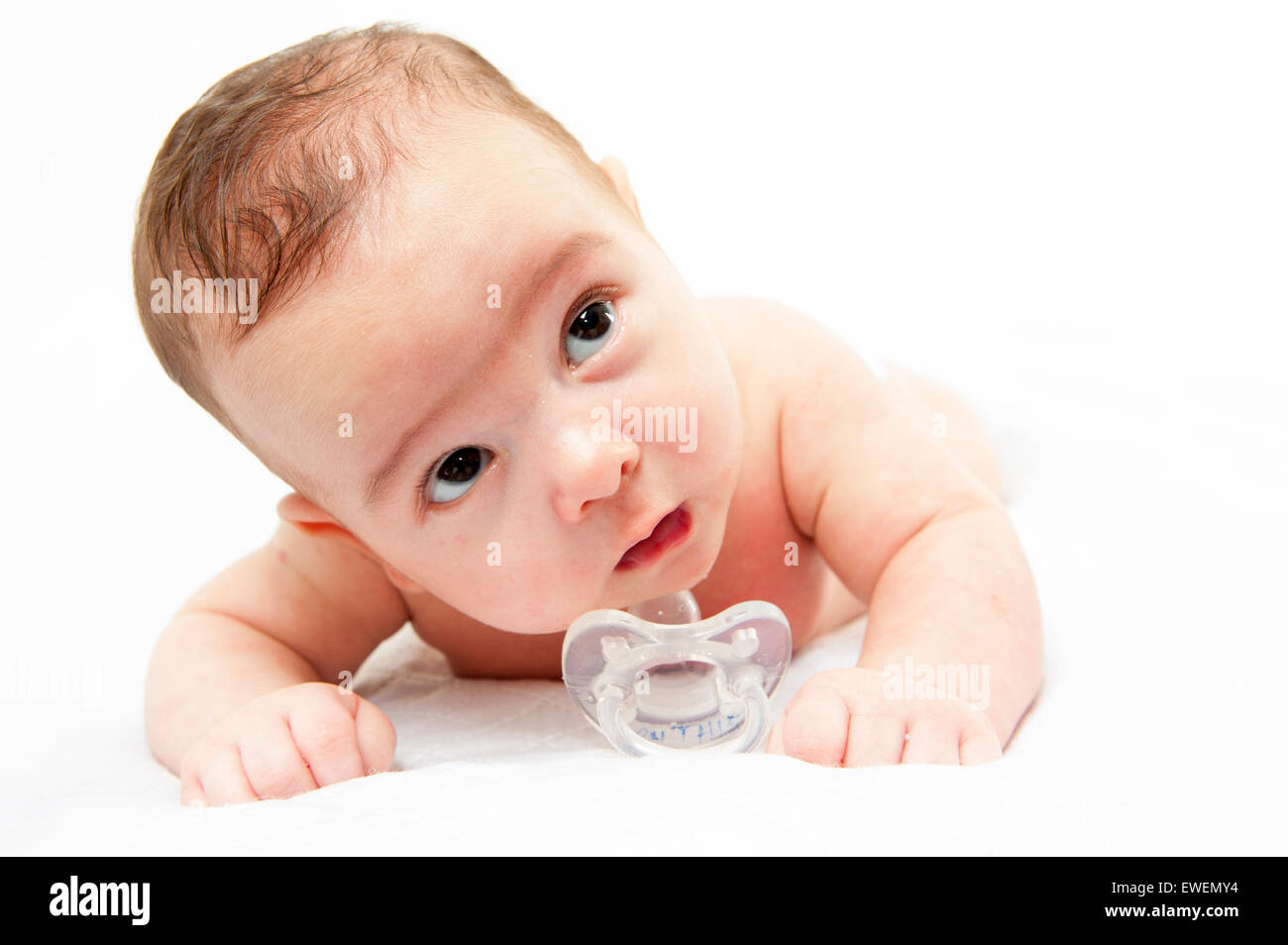 New Born Baby sul letto Foto Stock