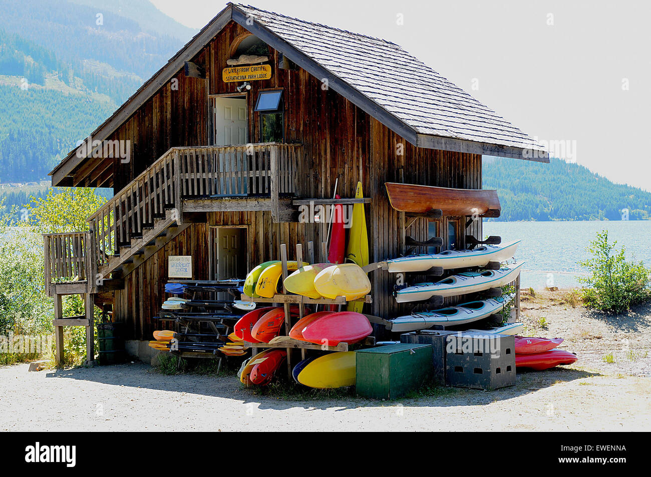 Il Boathouse a Strathcona Park Lodge, Isola di Vancouver, British Columbia, Canada. Foto Stock